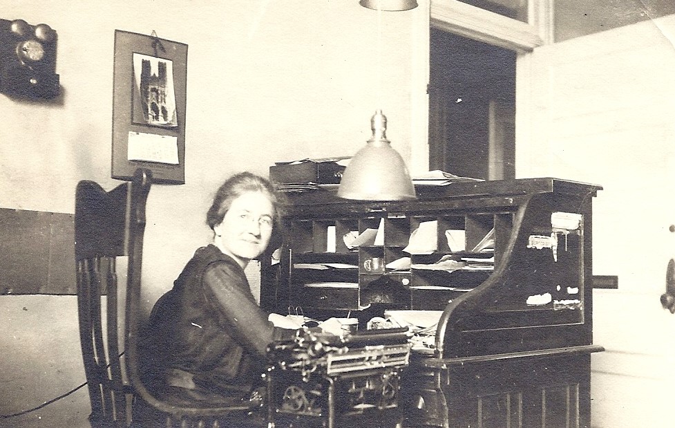 Mayo Hayes O'Donnell preparing her newspaper column in San Jose